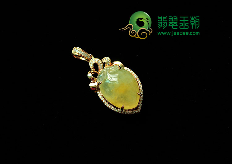 冰种黄翡缅甸翡翠桃心胸坠