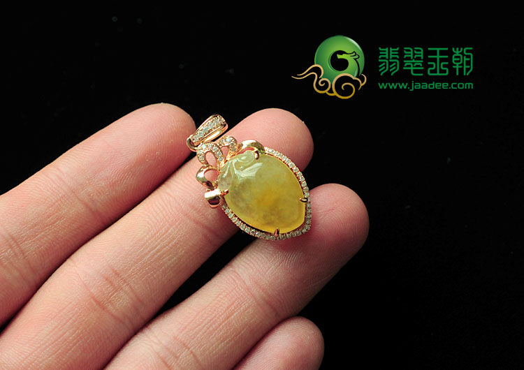 冰种黄翡缅甸翡翠桃心胸坠
