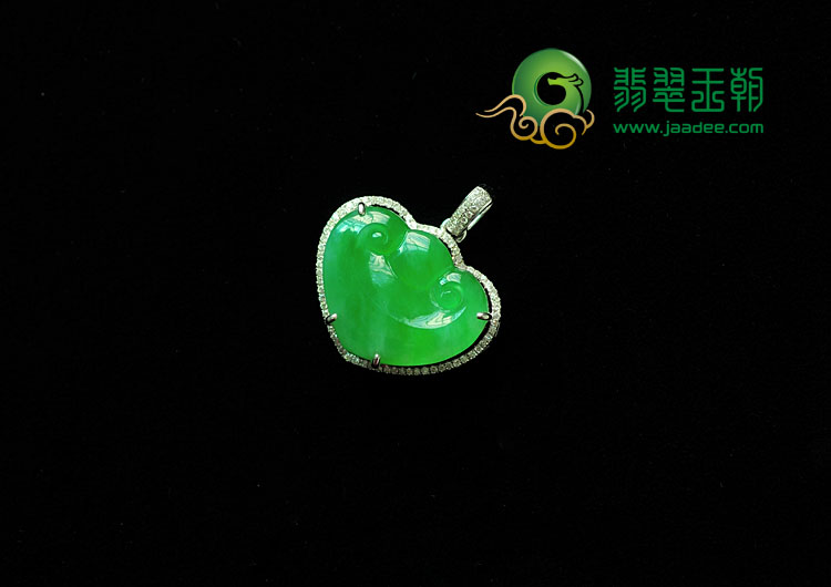 冰种满绿缅甸翡翠镶白金爱心锁挂件(真钻)