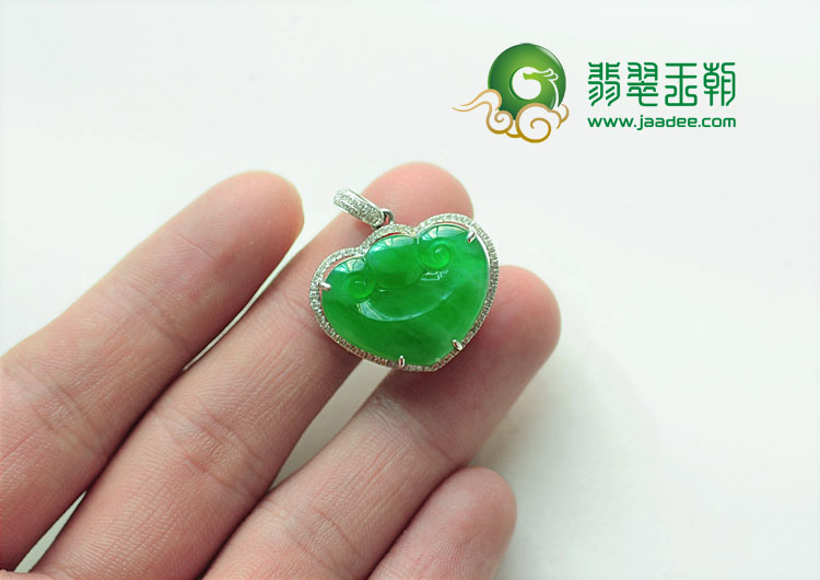 冰种满绿缅甸翡翠镶白金爱心锁挂件(真钻)