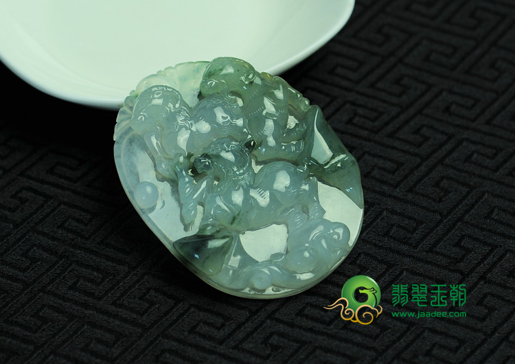 冰种飘花缅甸翡翠三羊开泰挂件