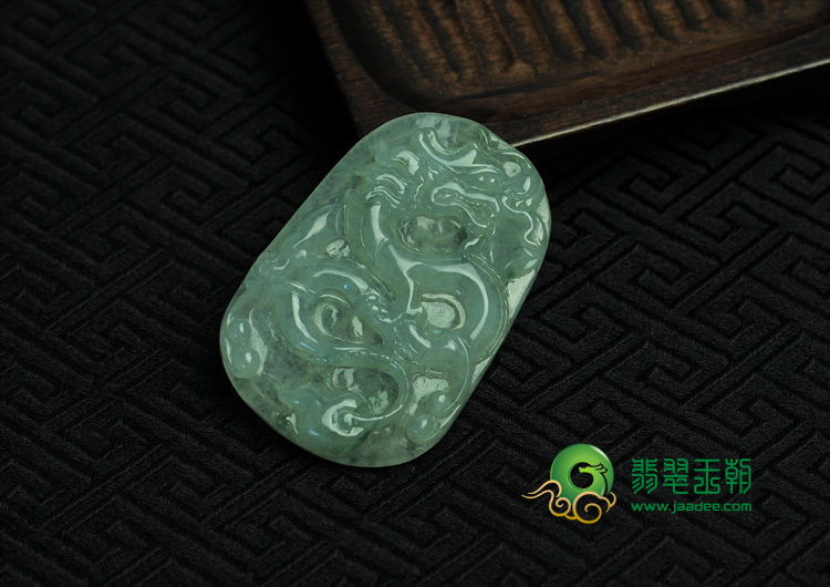冰种飘花缅甸翡翠龙牌挂件