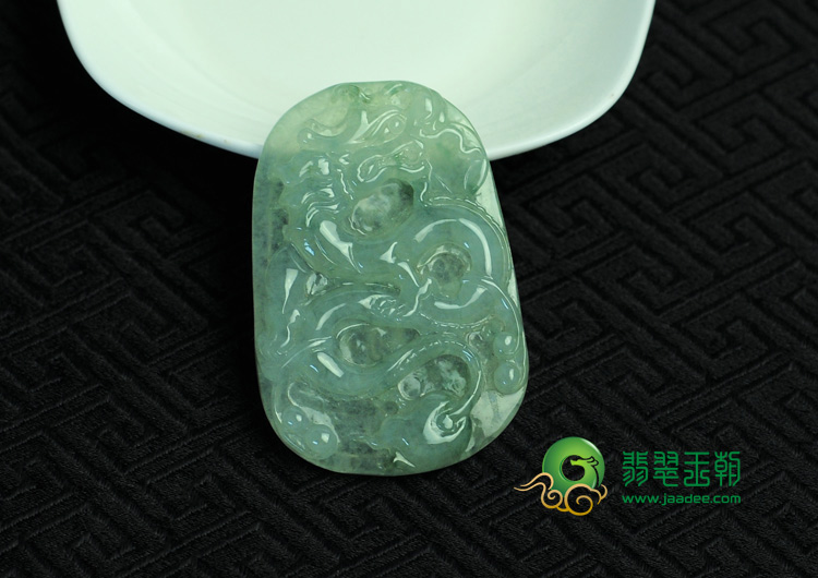 冰种飘花缅甸翡翠龙牌挂件