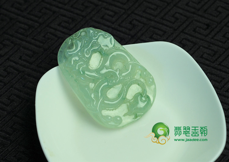 冰种飘花缅甸翡翠龙牌挂件
