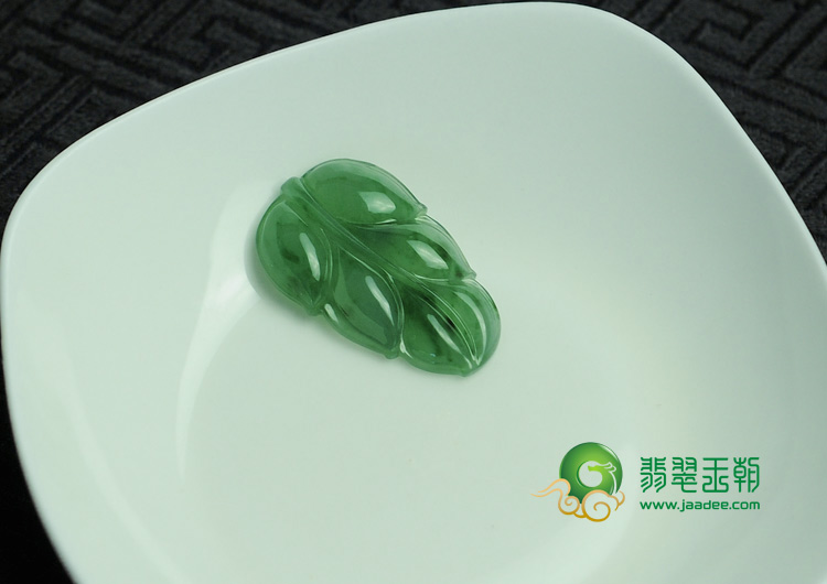 冰种菠菜绿缅甸翡翠叶子挂件