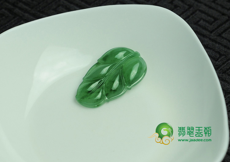 冰种菠菜绿缅甸翡翠叶子挂件