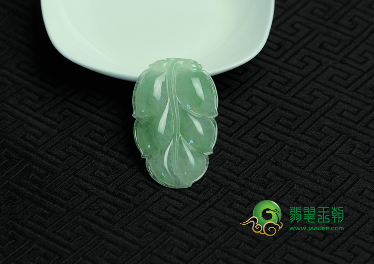 冰种淡绿缅甸翡翠叶子挂件