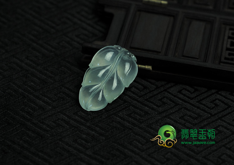 冰种缅甸翡翠叶子挂件