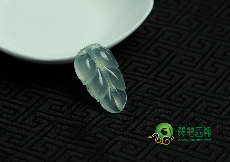 冰种缅甸翡翠叶子挂件