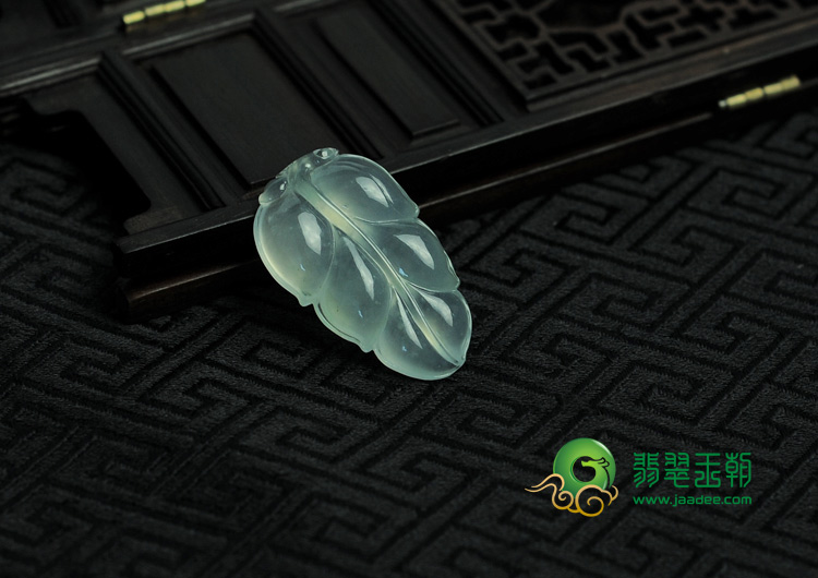 冰种缅甸翡翠叶子挂件