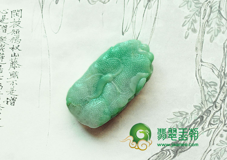 糯冰种豆绿缅甸翡翠年年有余挂件