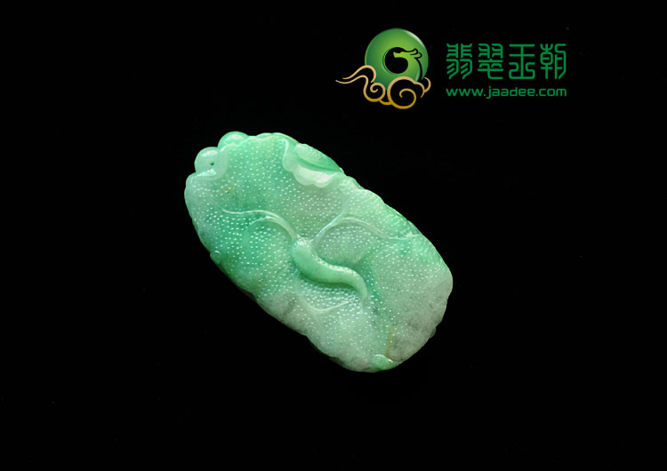 糯冰种豆绿缅甸翡翠年年有余挂件