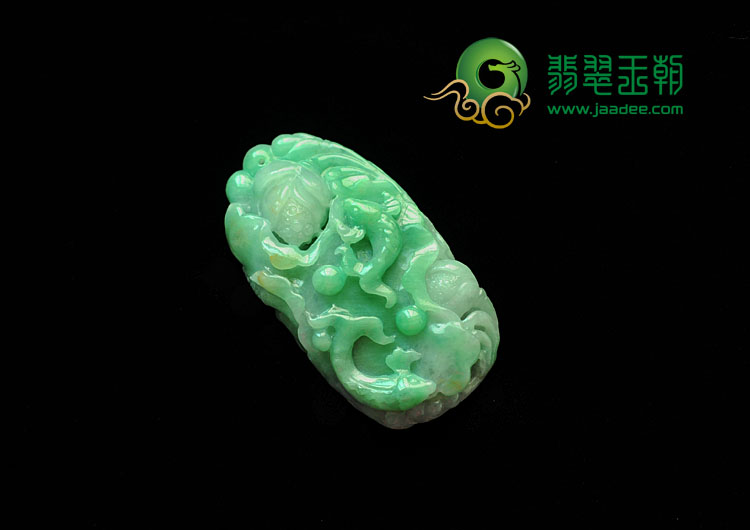 糯冰种豆绿缅甸翡翠年年有余挂件