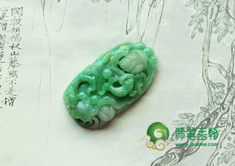 糯冰种豆绿缅甸翡翠年年有余挂件