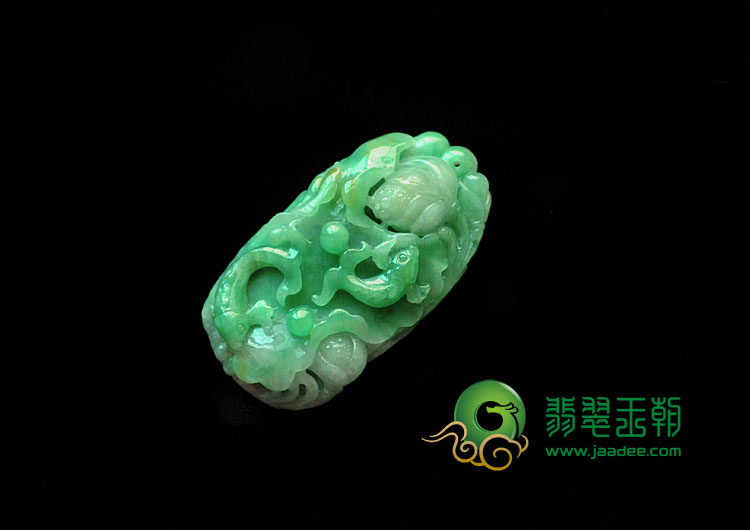 糯冰种豆绿缅甸翡翠年年有余挂件