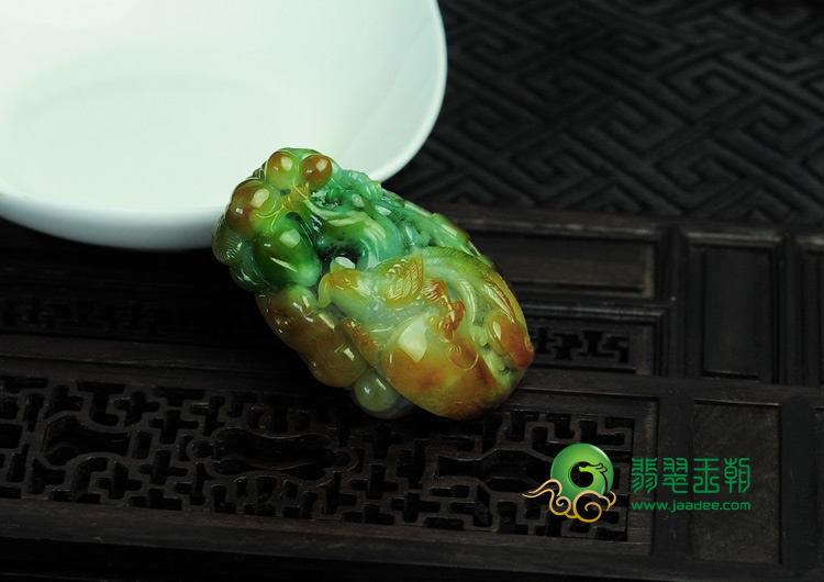 糯冰种黄加绿缅甸翡翠鸟语花香挂件