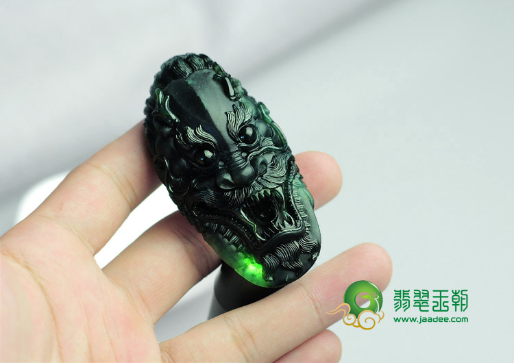 冰种墨翠缅甸翡翠龙头挂件