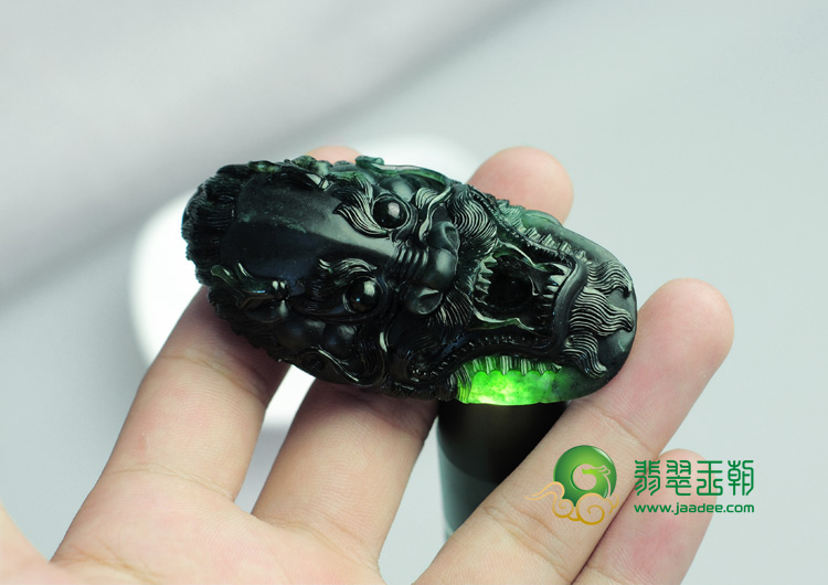 冰种墨翠缅甸翡翠龙头挂件
