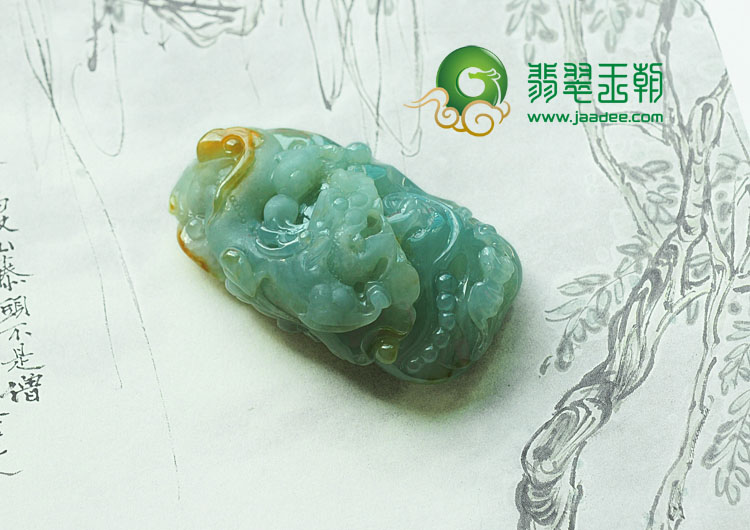 冰种晴水略带黄翡缅甸翡翠龙头挂件