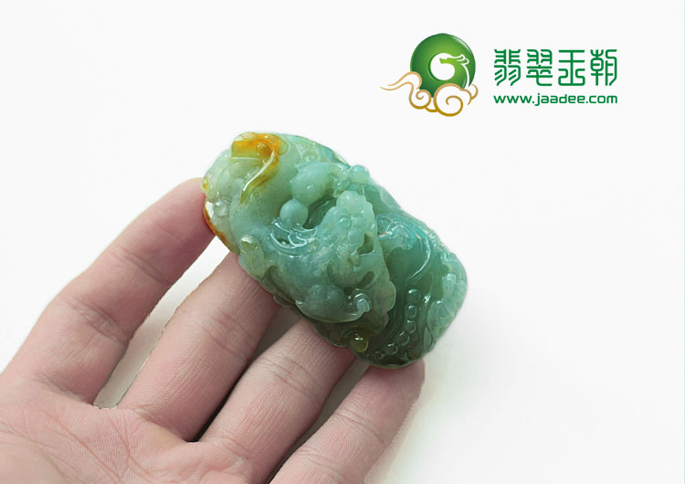 冰种晴水略带黄翡缅甸翡翠龙头挂件