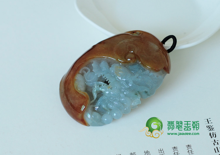 糯冰种略飘花缅甸翡翠龙吐珠挂件