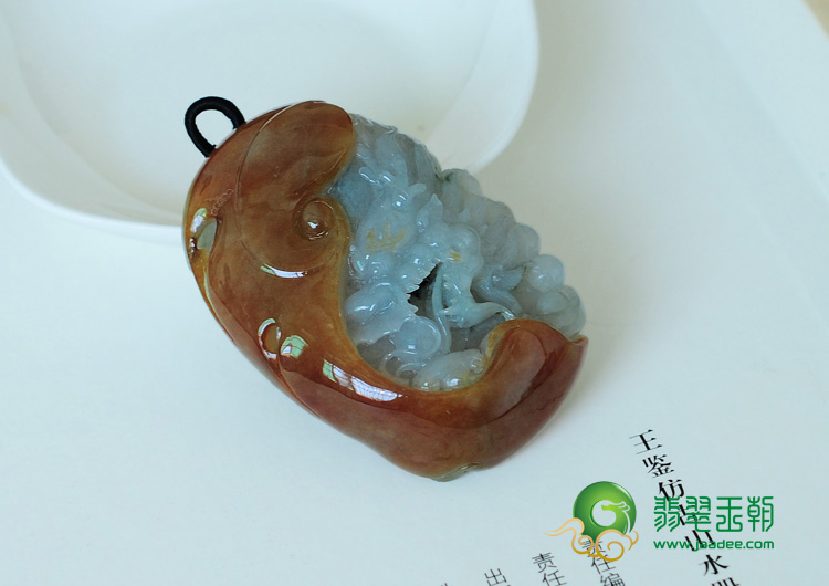 糯冰种略飘花缅甸翡翠龙吐珠挂件
