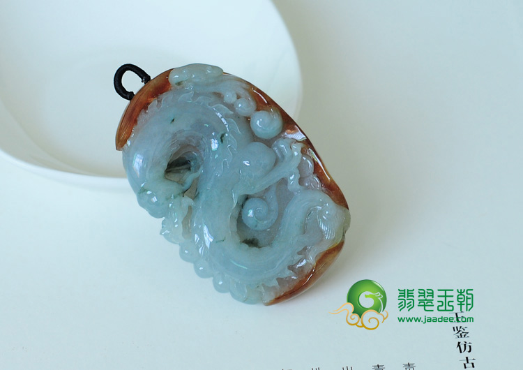 糯冰种略飘花缅甸翡翠龙吐珠挂件