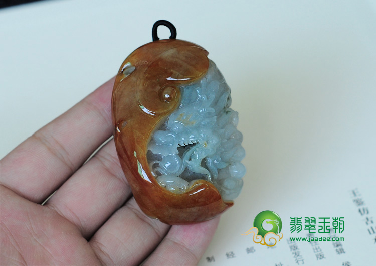 糯冰种略飘花缅甸翡翠龙吐珠挂件