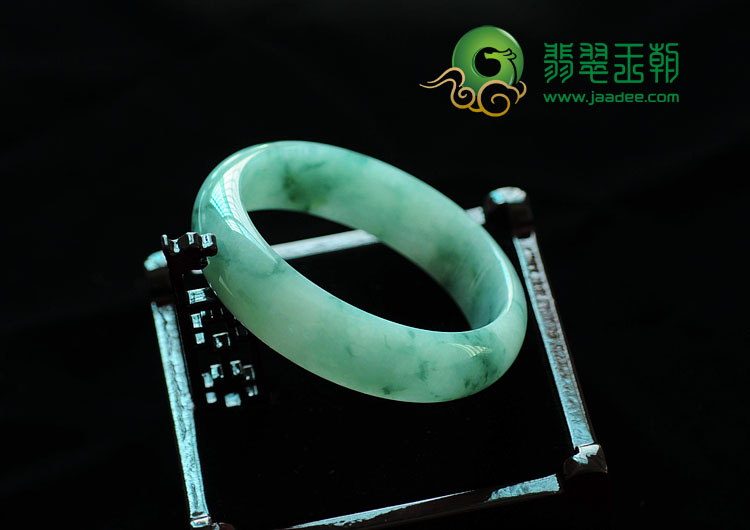 糯冰种飘花缅甸翡翠手镯(59.3mm)
