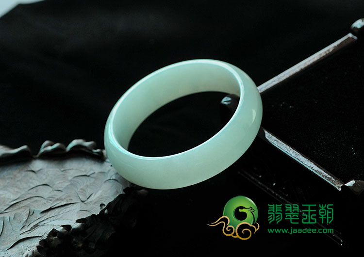 糯冰种晴水缅甸翡翠手镯(55.4mm)