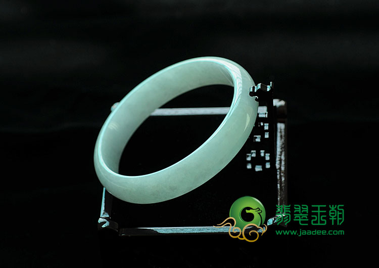 糯冰种晴水缅甸翡翠手镯(69.1mm)