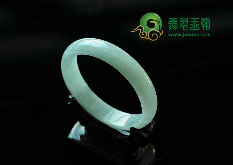 糯冰种晴水缅甸翡翠手镯(69.1mm)