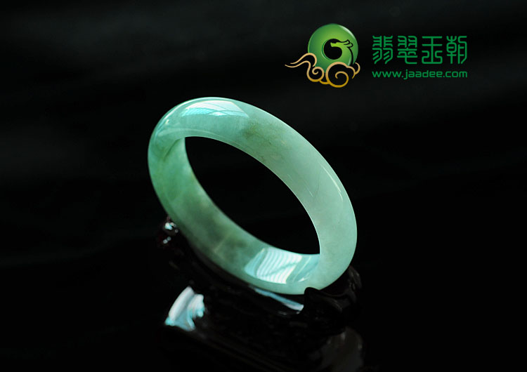 糯冰种蓝晴水缅甸翡翠手镯(63.2mm)