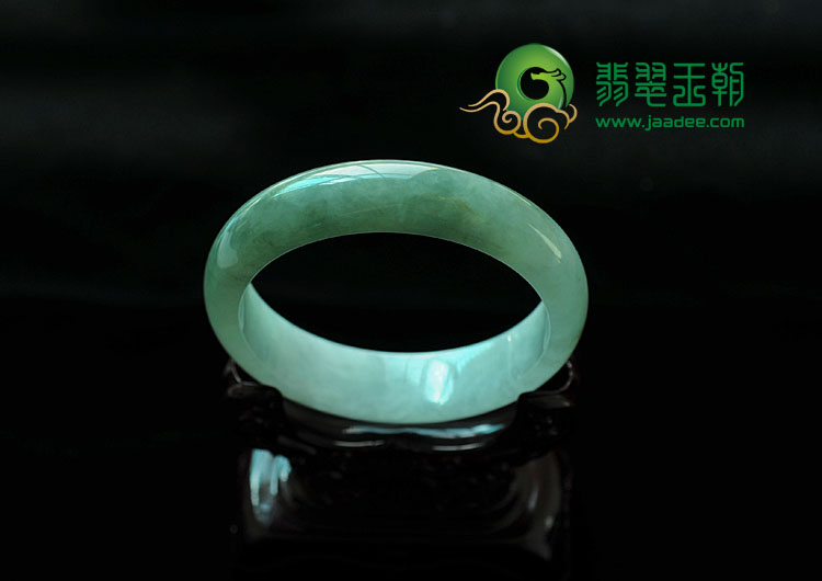 糯冰种蓝晴水缅甸翡翠手镯(63.2mm)