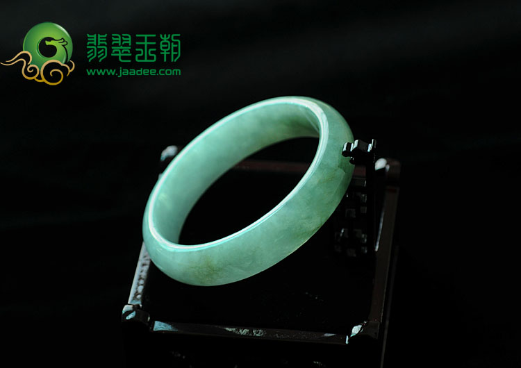 糯冰种蓝晴水缅甸翡翠手镯(63.2mm)
