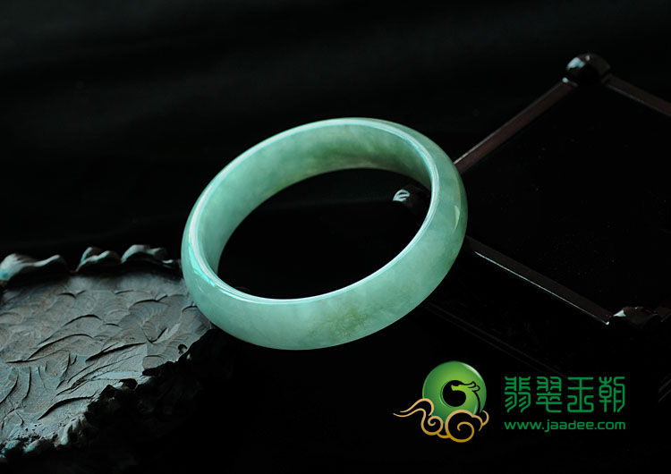 糯冰种蓝晴水缅甸翡翠手镯(63.2mm)