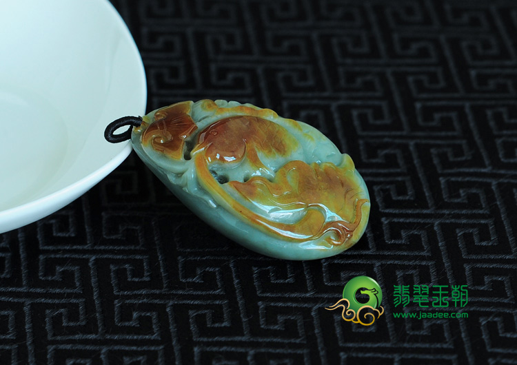 糯冰种褐黄翡缅甸翡翠年年有余挂件