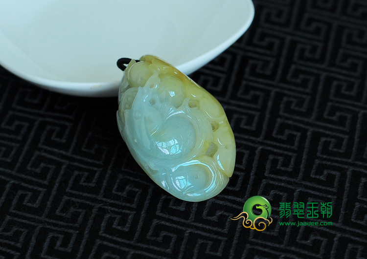 糯冰种黄翡缅甸翡翠年年有余挂件