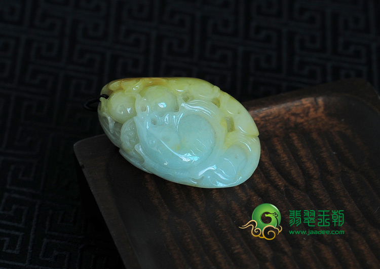 糯冰种黄翡缅甸翡翠年年有余挂件