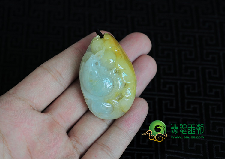 糯冰种黄翡缅甸翡翠年年有余挂件