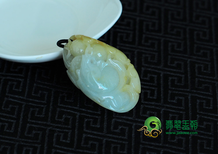 糯冰种黄翡缅甸翡翠年年有余挂件
