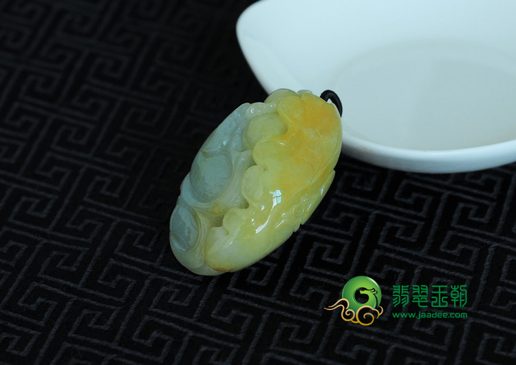 糯冰种黄翡缅甸翡翠年年有余挂件