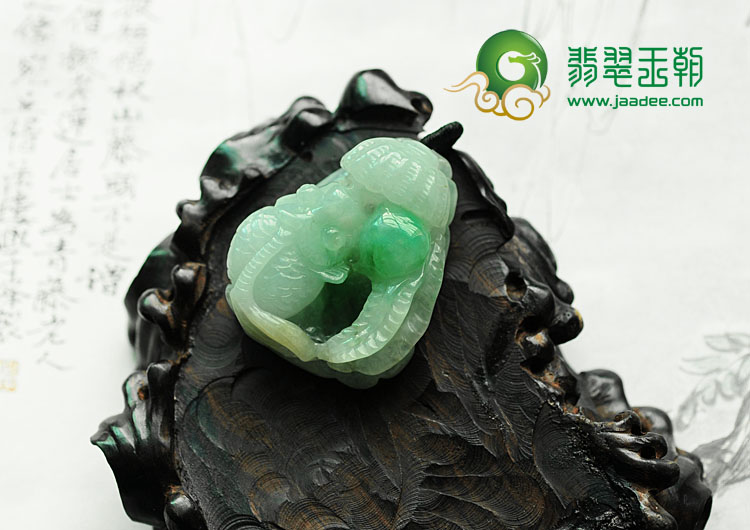 糯冰种翠色缅甸翡翠年年有余挂件