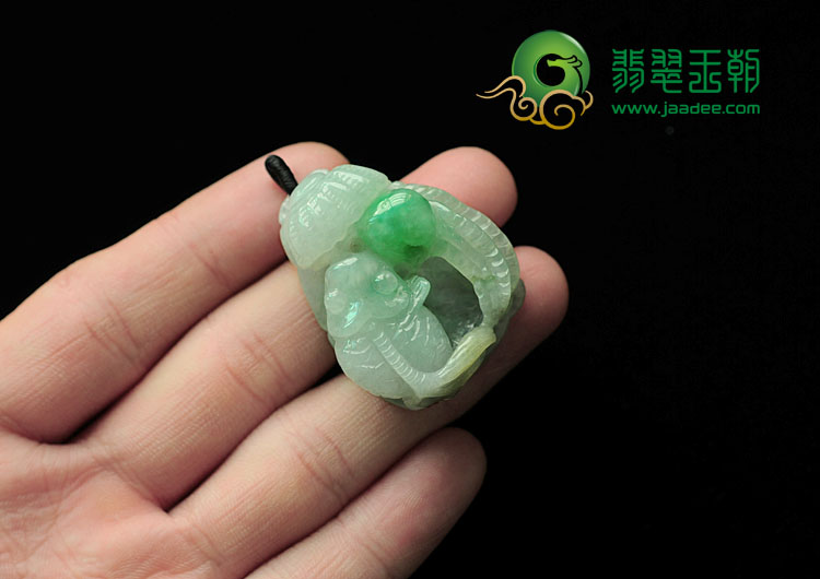 糯冰种翠色缅甸翡翠年年有余挂件