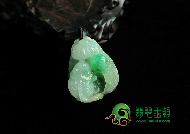 糯冰种翠色缅甸翡翠年年有余挂件