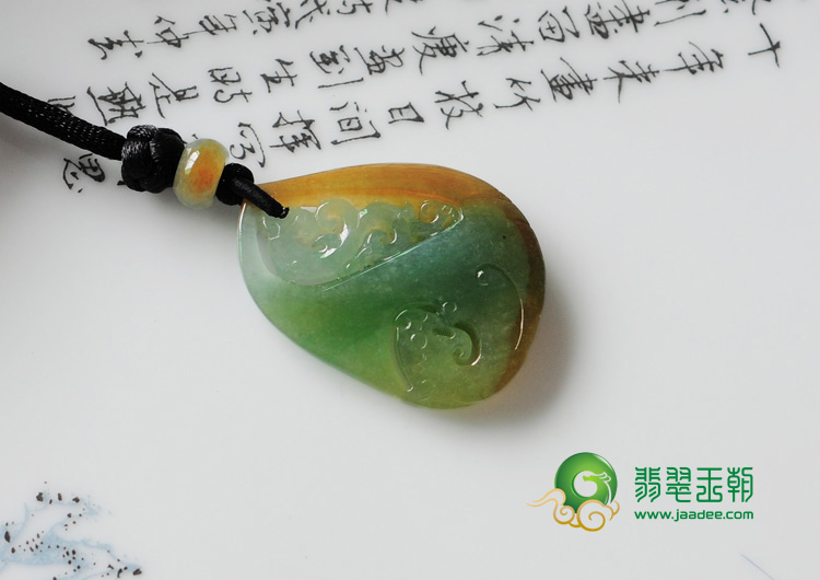 冰种黄加绿缅甸翡翠龙凤呈祥挂件