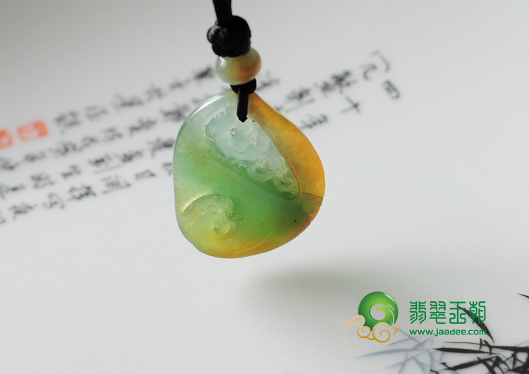 冰种黄加绿缅甸翡翠龙凤呈祥挂件