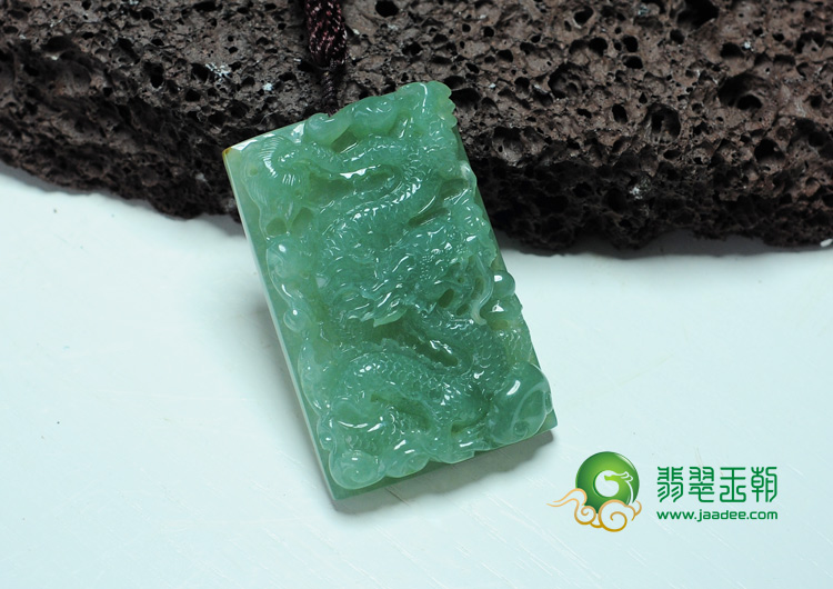 冰种晴水缅甸翡翠龙牌挂件