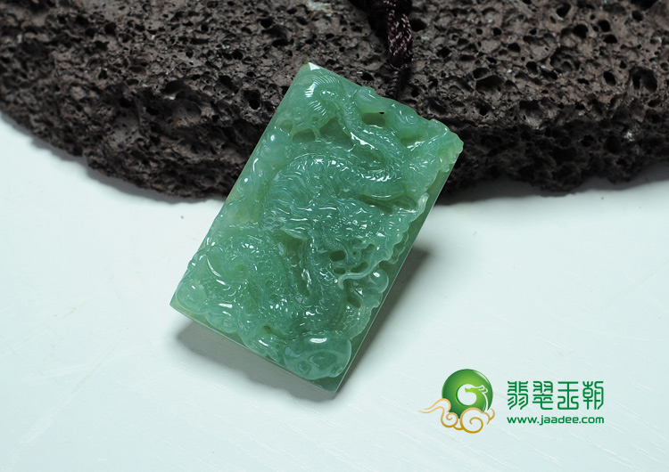 冰种晴水缅甸翡翠龙牌挂件