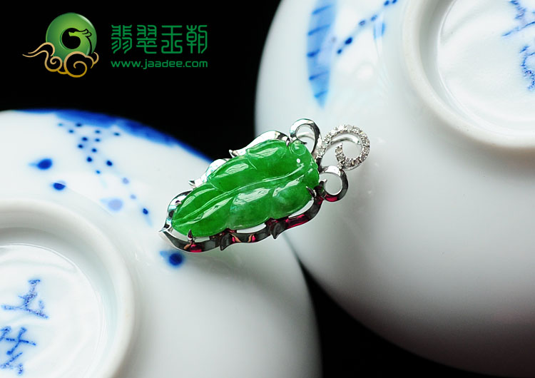 糯冰种阳绿缅甸翡翠包白金金枝玉叶挂件（真钻）